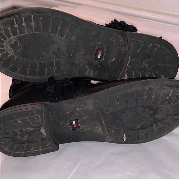 Tommy Hilfiger short fringe boots 👢 - Picture 4 of 6